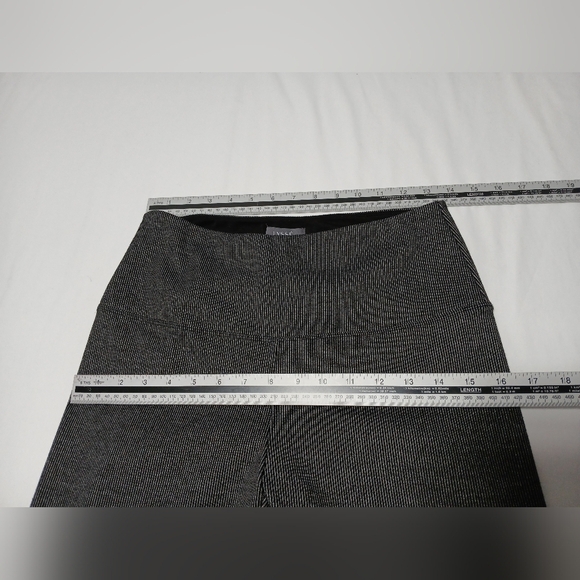 Lysse New York Highrise Tummy Control Compression Ladies Leggings. Size M - Picture 4 of 10